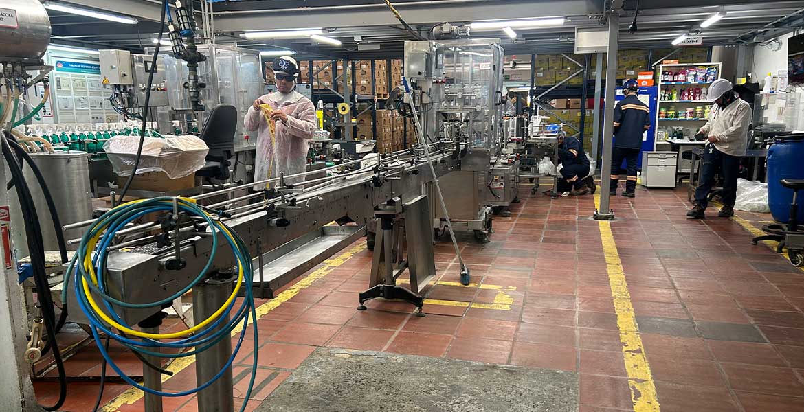 Servicio de mantenimiento mecanico preventivo, correctivo, reparaciones,
                                            adecuaciones. Servicio de torno, fresadora, prensa hidráulica.