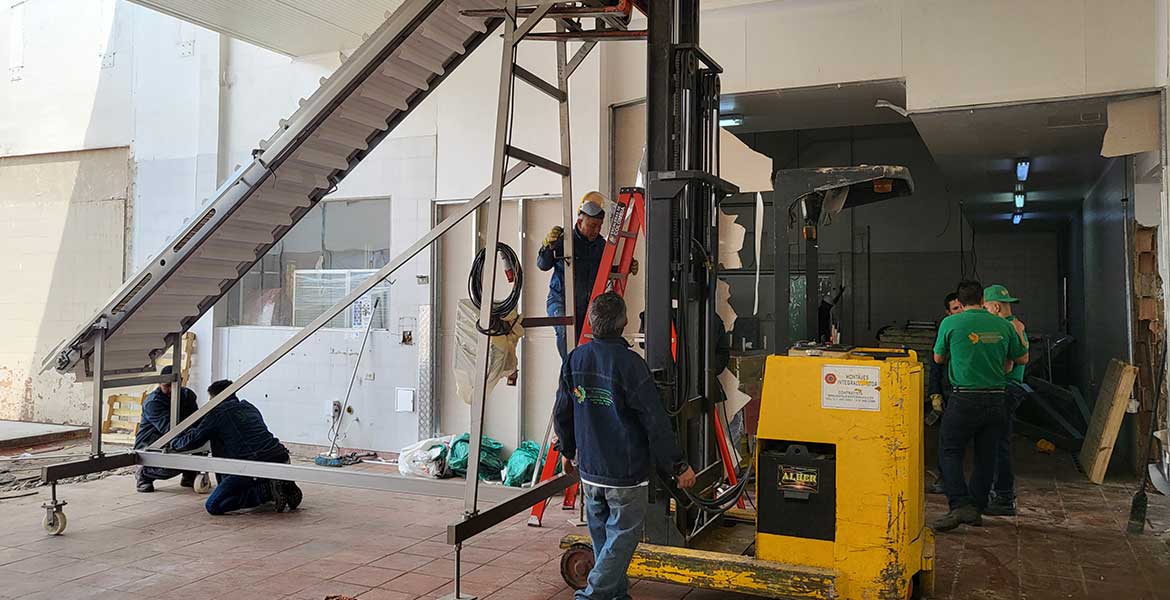 Servicio de mantenimiento mecanico preventivo, correctivo, reparaciones,
                                            adecuaciones. Servicio de torno, fresadora, prensa hidráulica.