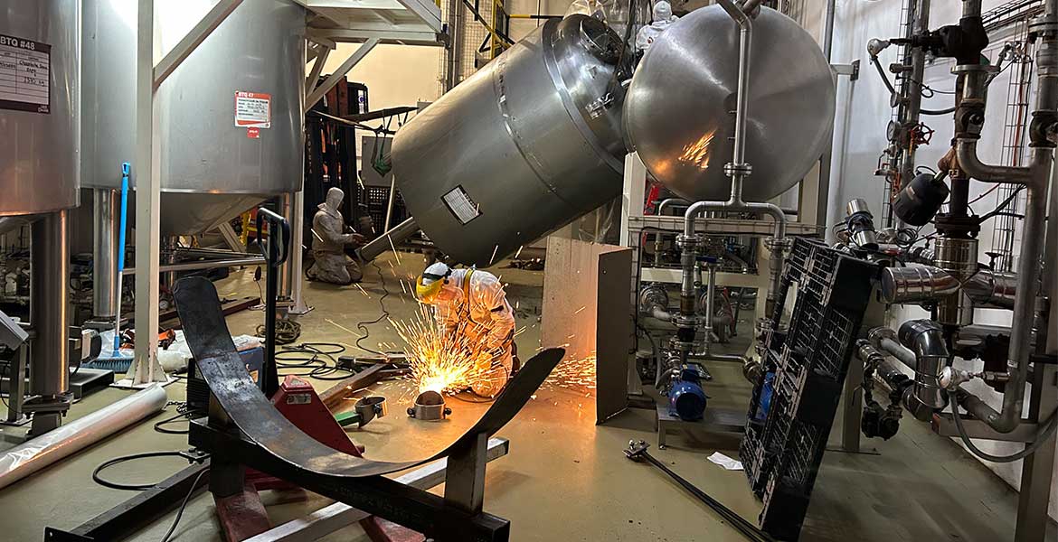 Servicio de mantenimiento mecanico preventivo, correctivo, reparaciones,
                                            adecuaciones. Servicio de torno, fresadora, prensa hidráulica.