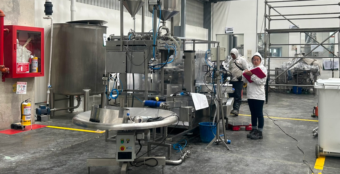 Servicio de mantenimiento mecanico preventivo, correctivo, reparaciones,
                                            adecuaciones. Servicio de torno, fresadora, prensa hidráulica.