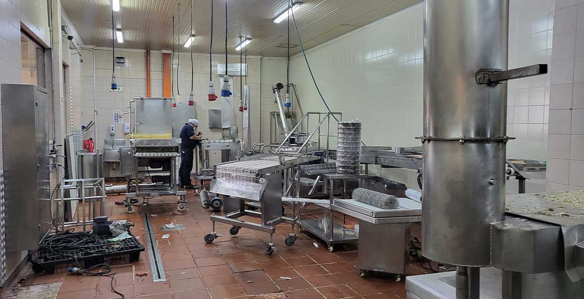 Servicio de mantenimiento mecanico preventivo, correctivo, reparaciones,
                                            adecuaciones. Servicio de torno, fresadora, prensa hidráulica.