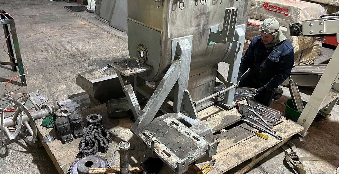 Servicio de mantenimiento mecanico preventivo, correctivo, reparaciones,
                                            adecuaciones. Servicio de torno, fresadora, prensa hidráulica.